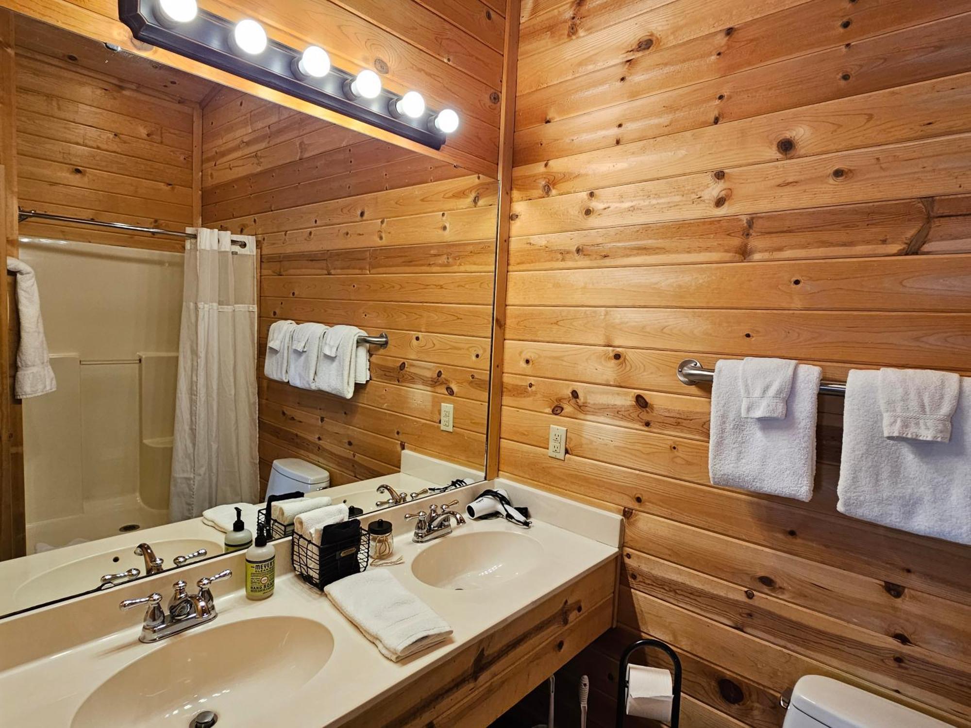5 Min To Beaver Lake-King Bed-Fire Pit-Jetted Tub #3 Eureka Springs Exterior photo
