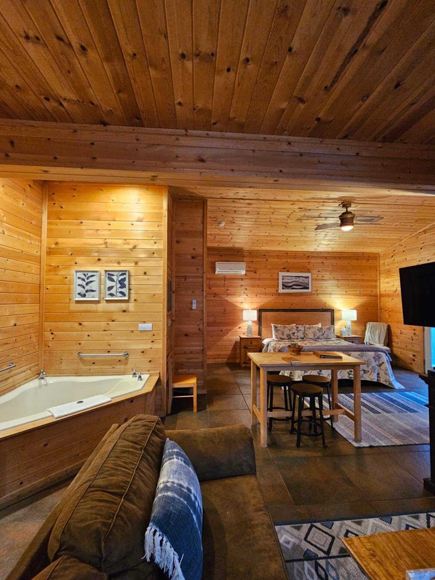 5 Min To Beaver Lake-King Bed-Fire Pit-Jetted Tub #3 Eureka Springs Exterior photo
